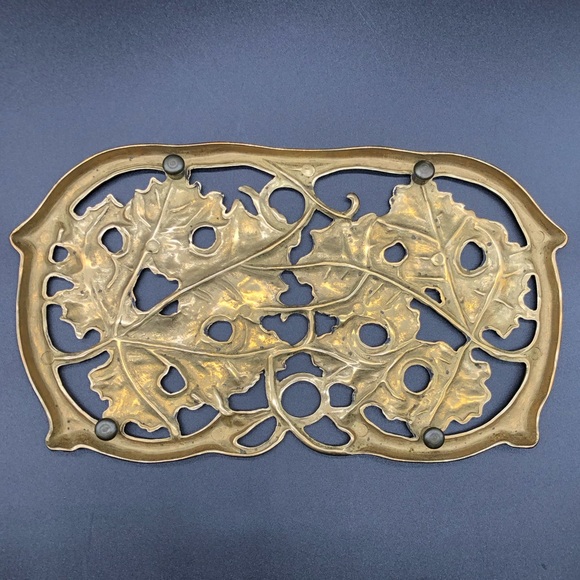 Vintage Brass Footed Trivet Vine Ivy Grape Leaf 10”x5.5” Rare - Picture 5 of 9